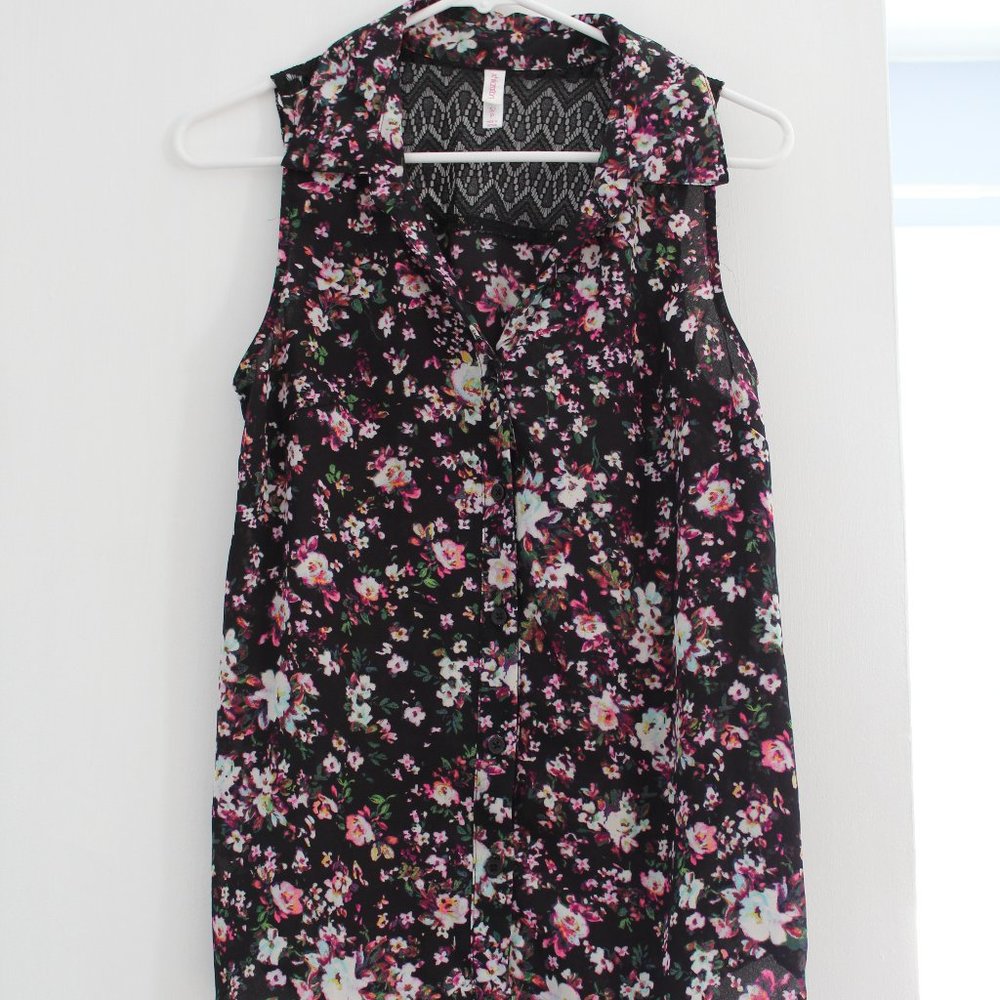 Xhilaration Sleevless Top